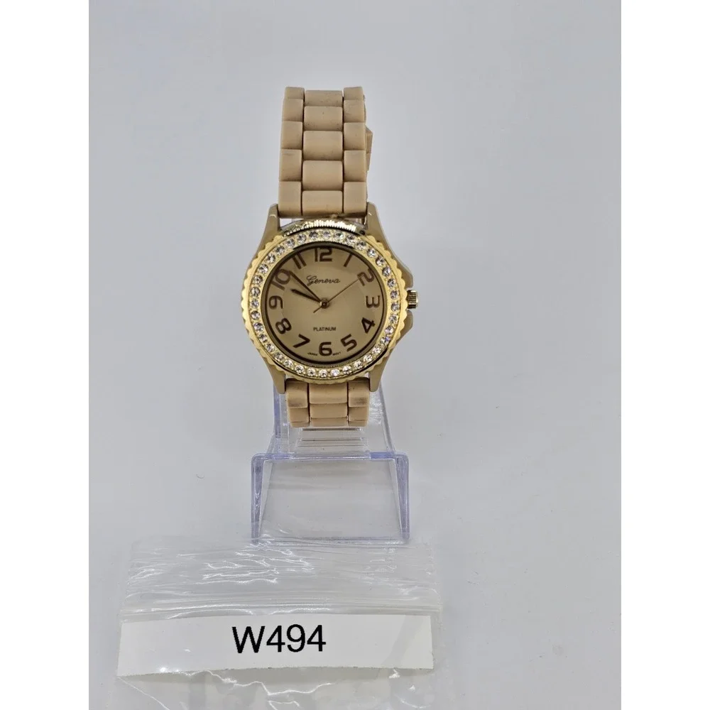 38MM‎ Easy Read Women's Watch Cream Dial Cream Plastic Bands NEW Battery